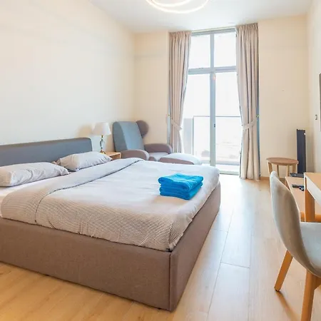 Luxury Escapes - Cozy Studio In Front Of Metro Stn - Access To Gym & Pool - Aura Azizi Dubai Exterior photo