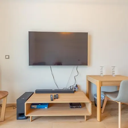 Luxury Escapes - Cozy Studio In Front Of Metro Stn - Access To Gym & Pool - Aura Azizi Dubai Exterior photo